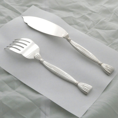 HERMES Fourchette et Couteau de service À Poisson -Métal argenté Vintage Modèle Moisson